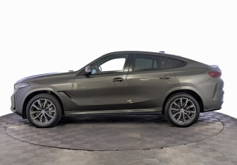 Подержанный автомобиль BMW X6 2023 года (8 фото)