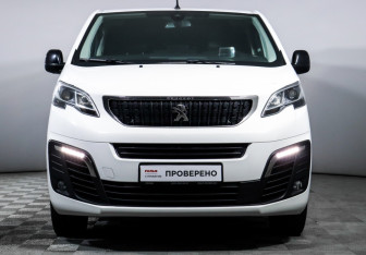 Подержанный автомобиль Peugeot Traveller 2021 года (2 фото)