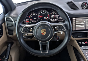 Подержанный автомобиль Porsche Cayenne 2021 года (22 фото)