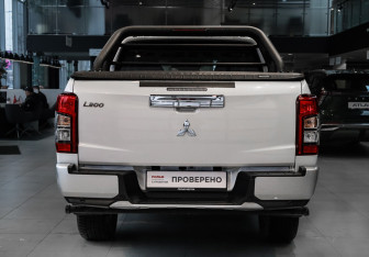 Подержанный автомобиль Mitsubishi L200 2023 года (5 фото)