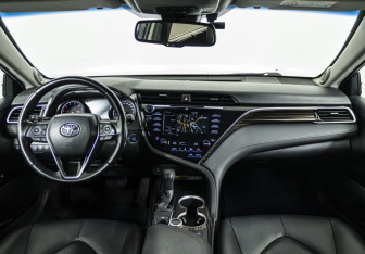 Подержанный автомобиль Toyota Camry Sedan 2020 года (14 фото)
