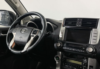 Подержанный автомобиль Toyota Land Cruiser Prado 2011 года (9 фото)