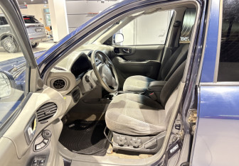 Подержанный автомобиль Hyundai Santa Fe 2004 года (7 фото)