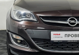 Подержанный автомобиль Opel Astra Wagon 2014 года (15 фото)