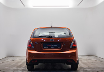 Подержанный автомобиль Kia Rio Hatchback 2010 года (6 фото)