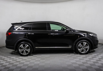 Подержанный автомобиль Kia Sorento 2018 года (4 фото)