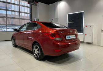 Подержанный автомобиль Hyundai Solaris Sedan 2011 года (7 фото)