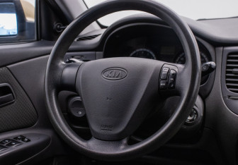 Подержанный автомобиль Kia Rio Sedan 2009 года (15 фото)