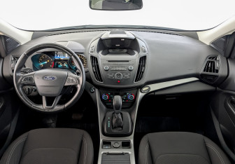 Подержанный автомобиль Ford Kuga 2017 года (14 фото)