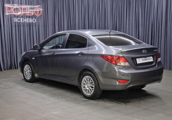 Подержанный автомобиль Hyundai Solaris Sedan 2012 года (7 фото)