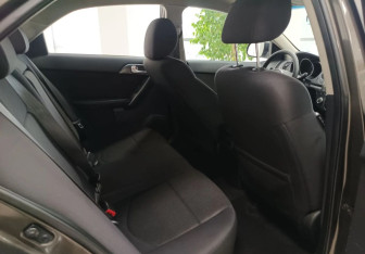 Подержанный автомобиль Kia Cerato Sedan 2011 года (17 фото)