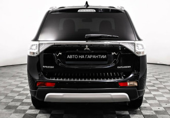 Подержанный автомобиль Mitsubishi Outlander 2014 года (6 фото)