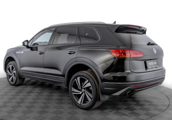 Подержанный автомобиль Volkswagen Touareg 2020 года (7 фото)