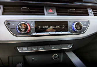 Подержанный автомобиль Audi A4 Sedan 2022 года (29 фото)
