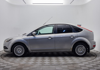 Подержанный автомобиль Ford Focus Hatchback 2009 года (2 фото)