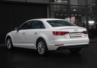 Подержанный автомобиль Audi A4 Sedan 2015 года (7 фото)