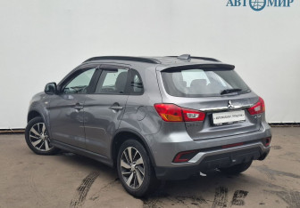 Подержанный автомобиль Mitsubishi ASX 2018 года (7 фото)
