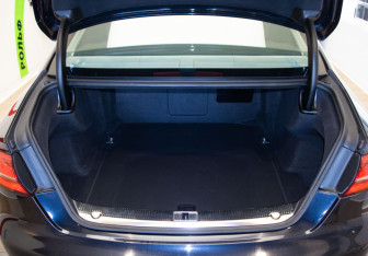 Подержанный автомобиль Audi A8 2016 года (34 фото)
