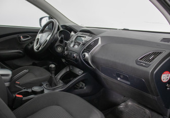 Подержанный автомобиль Hyundai ix35 2011 года (9 фото)