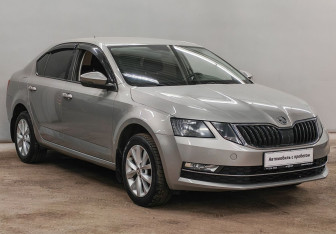 Подержанный автомобиль Skoda Octavia Liftback 2017 года (3 фото)
