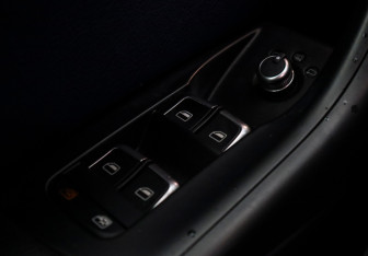 Подержанный автомобиль Audi Q3 2016 года (16 фото)