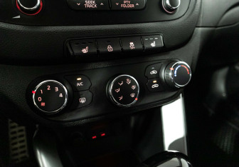 Подержанный автомобиль Kia Ceed Hatchback 2013 года (12 фото)