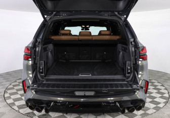 Подержанный автомобиль BMW X5 M 2023 года (9 фото)
