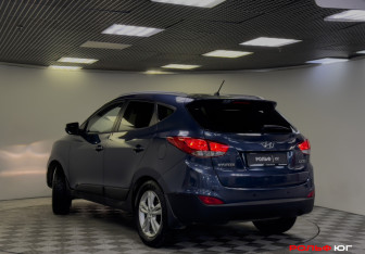 Подержанный автомобиль Hyundai ix35 2010 года (20 фото)