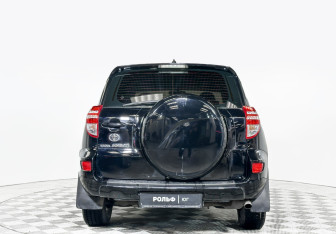 Подержанный автомобиль Toyota RAV4 2011 года (5 фото)