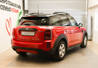 Подержанный автомобиль MINI Countryman 2020 года (4 фото)
