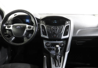 Подержанный автомобиль Ford Focus Wagon 2015 года (8 фото)