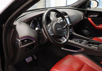 Подержанный автомобиль Jaguar F-Pace 2019 года (7 фото)