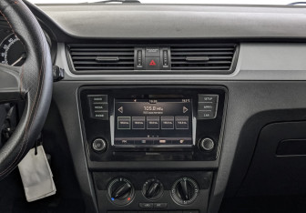 Подержанный автомобиль Skoda Rapid Liftback 2019 года (17 фото)