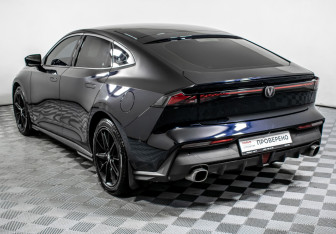 Подержанный автомобиль Changan UNI-V 2023 года (7 фото)