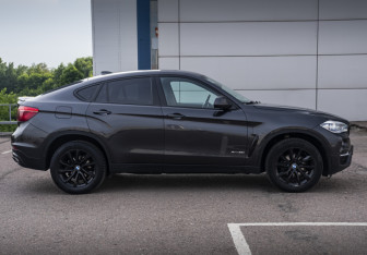 Подержанный автомобиль BMW X6 2016 года (4 фото)