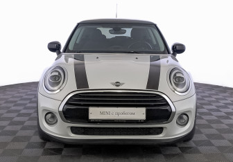 Подержанный автомобиль MINI Hatch 2020 года (2 фото)