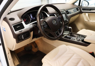 Подержанный автомобиль Volkswagen Touareg 2016 года (22 фото)