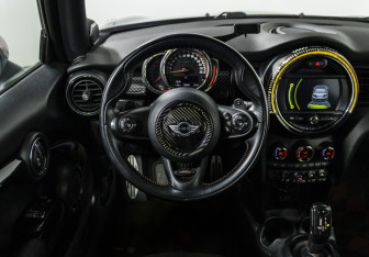 Подержанный автомобиль MINI Hatch 2018 года (11 фото)