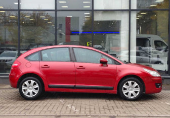 Подержанный автомобиль Citroen C4 Hatchback 2010 года (4 фото)