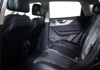 Подержанный автомобиль Hongqi HS5 2024 года (11 фото)