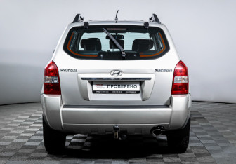 Подержанный автомобиль Hyundai Tucson 2008 года (6 фото)