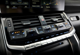 Подержанный автомобиль Toyota Land Cruiser Suv 2021 года (30 фото)