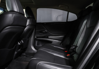 Подержанный автомобиль Lexus ES 2021 года (12 фото)