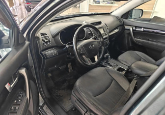 Подержанный автомобиль Kia Sorento 2014 года (11 фото)