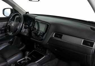 Подержанный автомобиль Mitsubishi Outlander 2019 года (6 фото)