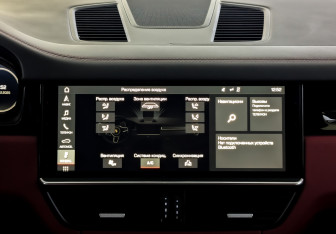 Подержанный автомобиль Porsche Cayenne 2018 года (15 фото)