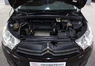 Подержанный автомобиль Citroen C4 Hatchback 2011 года (9 фото)