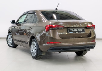 Подержанный автомобиль Skoda Rapid Liftback 2021 года (7 фото)