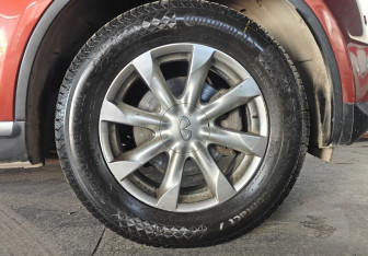 Подержанный автомобиль Infiniti FX 2007 года (18 фото)