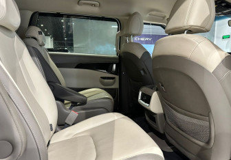 Подержанный автомобиль Kia Carnival 2021 года (14 фото)